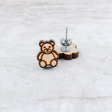 Load image into Gallery viewer, Animal Stud Earrings